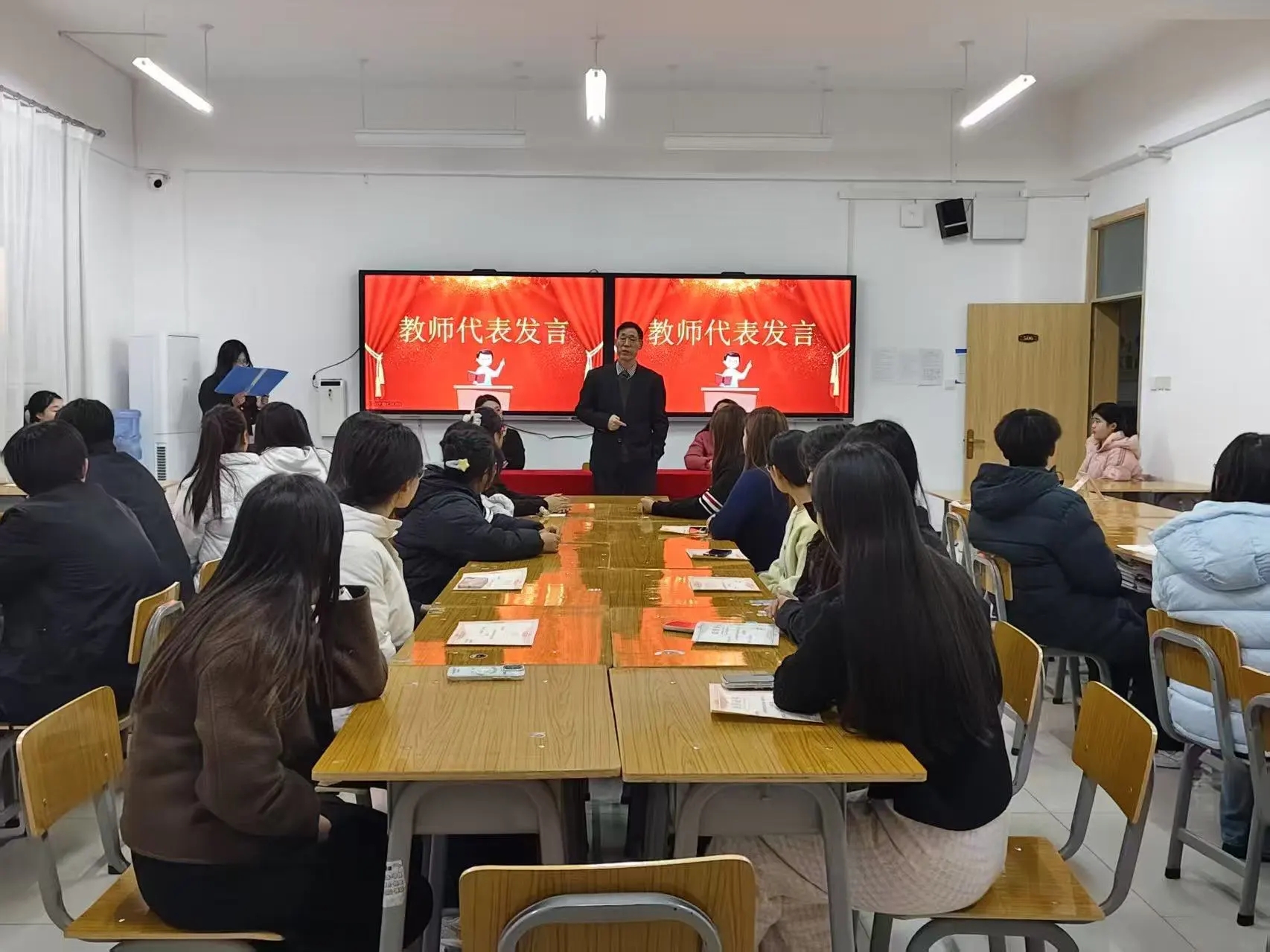 ��������չӢԺ��ɣ�������ѧ�������â ����Ӣ��ѧԺӢ���ݽ������佱����Բ����Ļ